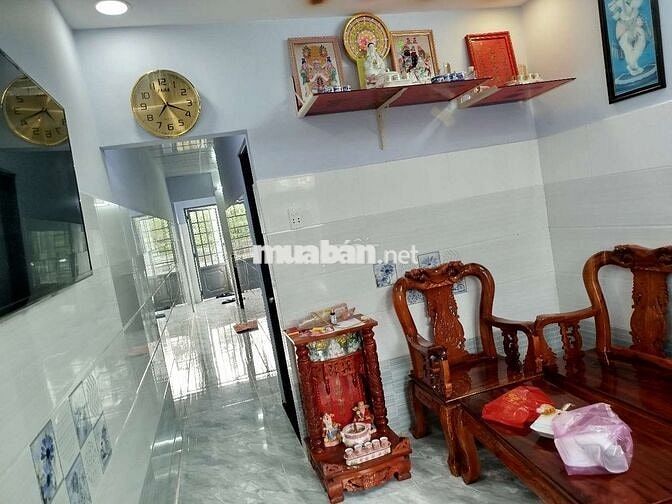 Nhà mới,cần tiền bán rẻ nội thất đẹp khu an ninh tốt,3phòng ngủ đổ giả