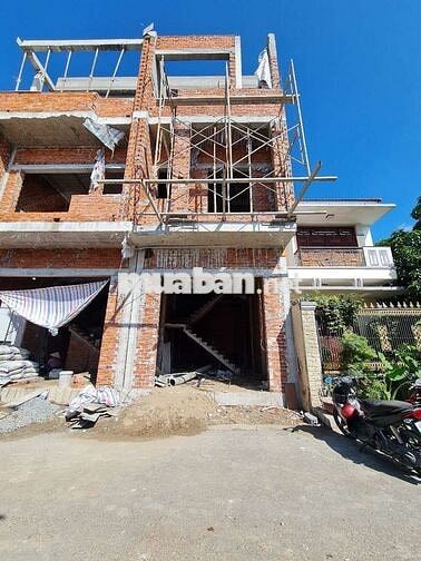 Siêu phẩm nhà lộ xe 16 chỗ đậu thoải mái
