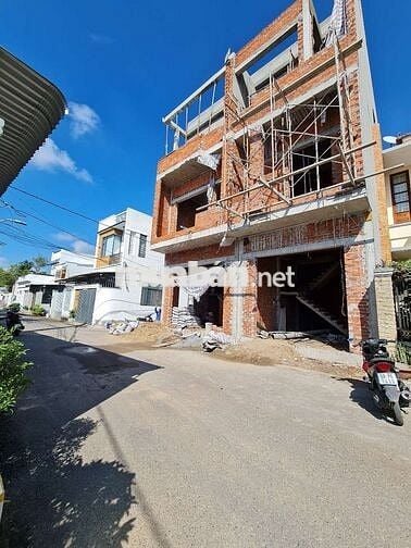 Siêu phẩm nhà lộ xe 16 chỗ đậu thoải mái