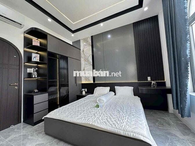 NHÀ TRỆT LẦU (CÓ SÂN ĐẬU ÔTÔ) - 2 MẶT TIỀN VIEW SÔNG - ĐẦU ĐƯỜNG TÔ V