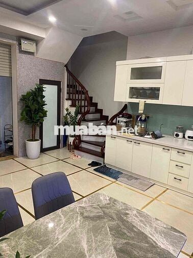 Nhà 5 Tầng 32m2 Mới Xây Ngõ 290 Kim Mã