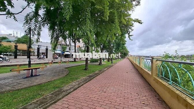 Bán Nhà Hẻm Ô Tô Ngay Bến Xe Miền Đông- Bình Thạnh. DT: 4 x 18(5 Tầng)