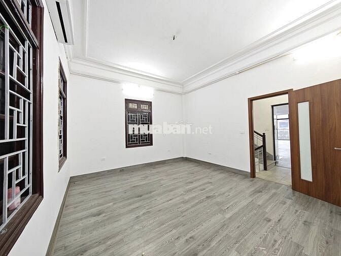 Còn 1 sàn Vũ Tông Phan 120m2 18tr lô góc view kính trần cao 3m3