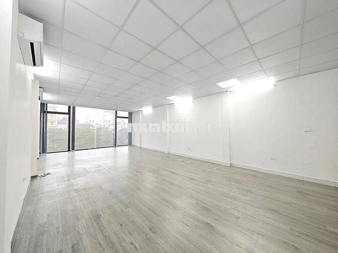 Còn 1 sàn Vũ Tông Phan 120m2 18tr lô góc view kính trần cao 3m3