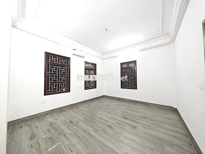 Còn 1 sàn Vũ Tông Phan 120m2 18tr lô góc view kính trần cao 3m3