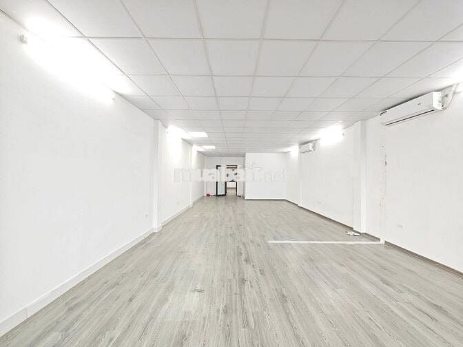 Còn 1 sàn Vũ Tông Phan 120m2 18tr lô góc view kính trần cao 3m3