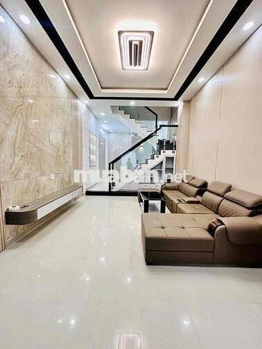 nhà bán vị trí đẹp, nhà mới,nội thất đầy đủ.