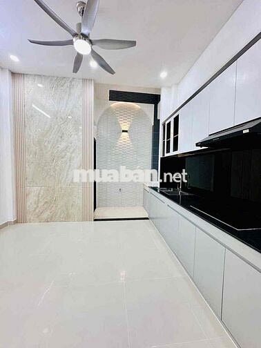 nhà bán vị trí đẹp, nhà mới,nội thất đầy đủ.