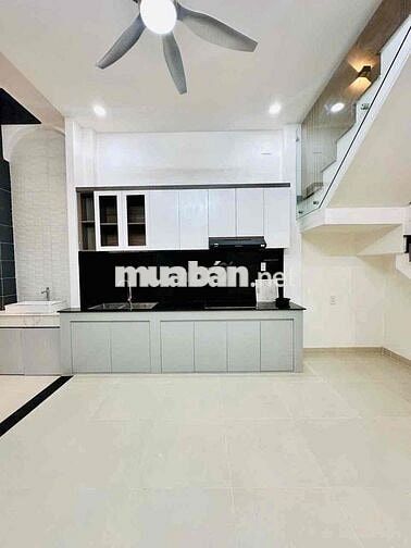 nhà bán vị trí đẹp, nhà mới,nội thất đầy đủ.