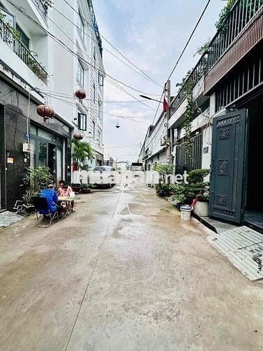 nhà bán vị trí đẹp, nhà mới,nội thất đầy đủ.