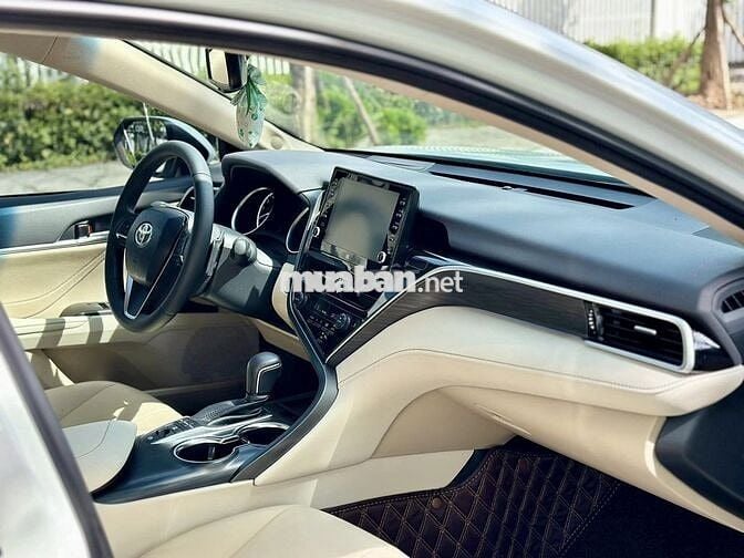 Toyota Camry 2024 bản 2.5Q - 10,000 km siêu đẹp.