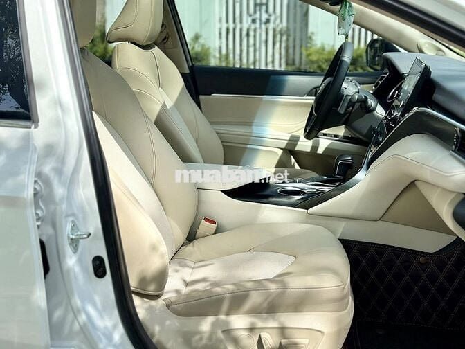 Toyota Camry 2024 bản 2.5Q - 10,000 km siêu đẹp.