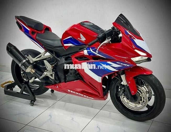 HONDA CBR250RR DATE 2018