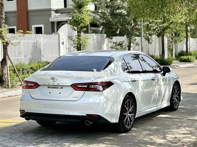 Toyota Camry 2024 bản 2.5Q - 10,000 km siêu đẹp.
