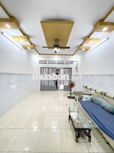 Bán nhà Trịnh Đình Trọng, Hẻm ô tô cách 20m, 52m2, 2 tầng, 5tỷ nhỉnh