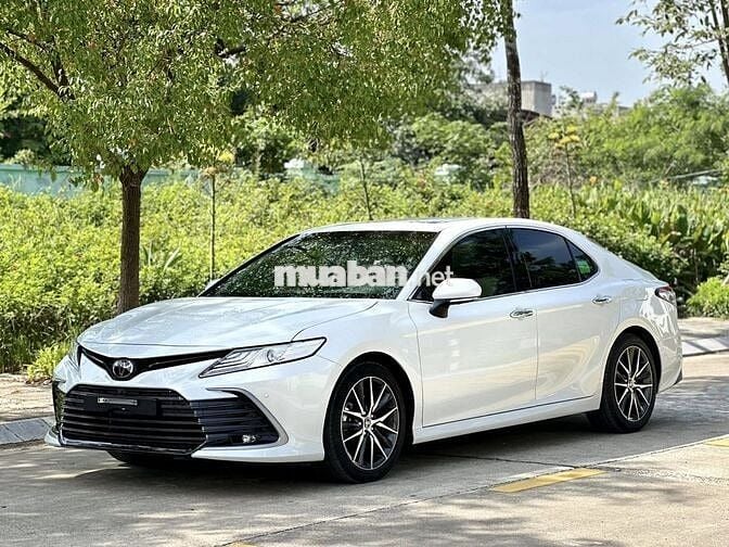 Toyota Camry 2024 bản 2.5Q - 10,000 km siêu đẹp.
