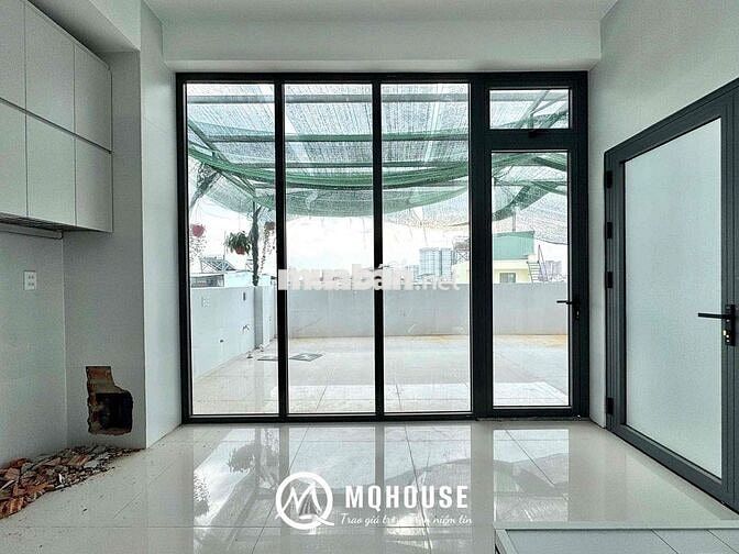 Penthouse sân thượng bự, full nội thất mới, ngay Đầm Sen, giáp Q11