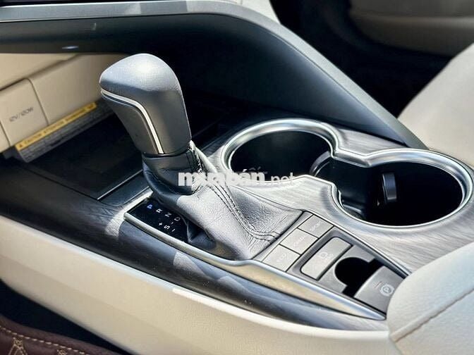 Toyota Camry 2024 bản 2.5Q - 10,000 km siêu đẹp.