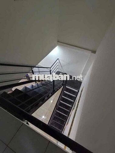 Bán nhà Trịnh Đình Trọng, Hẻm ô tô cách 20m, 52m2, 2 tầng, 5tỷ nhỉnh