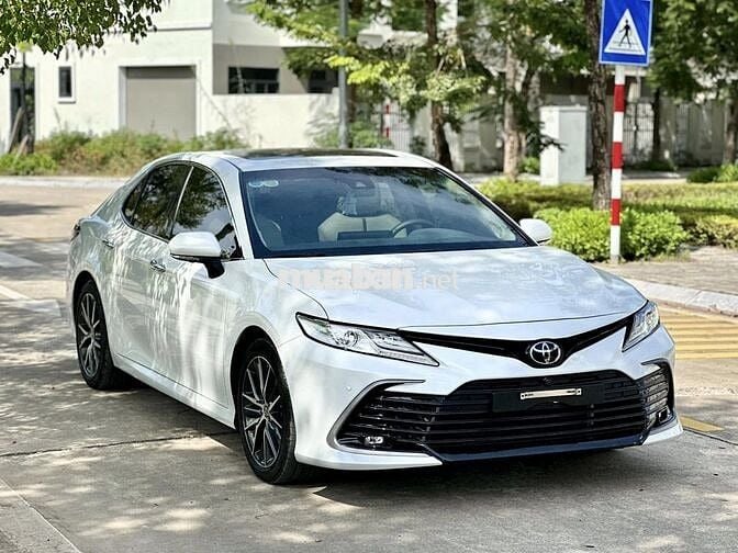 Toyota Camry 2024 bản 2.5Q - 10,000 km siêu đẹp.