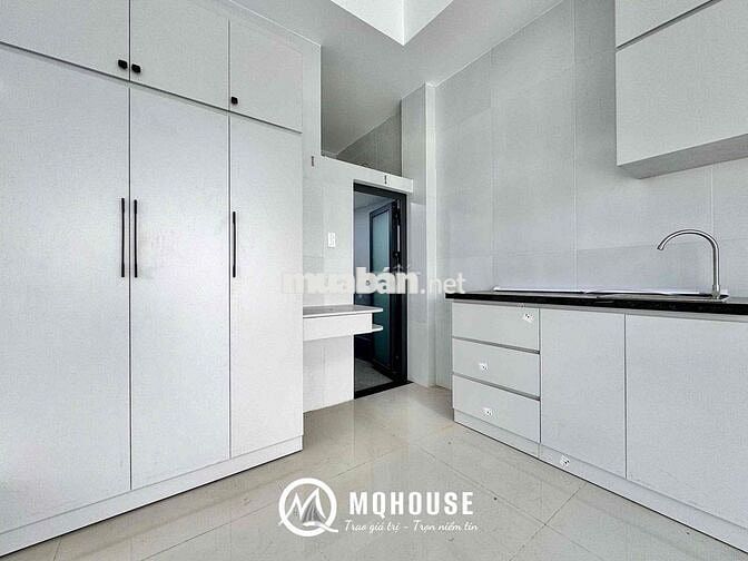 Penthouse sân thượng bự, full nội thất mới, ngay Đầm Sen, giáp Q11