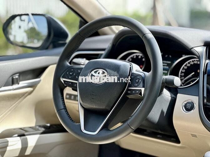 Toyota Camry 2024 bản 2.5Q - 10,000 km siêu đẹp.