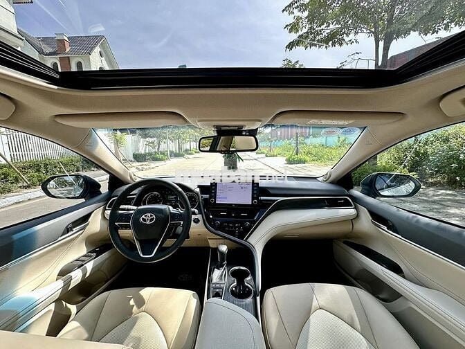 Toyota Camry 2024 bản 2.5Q - 10,000 km siêu đẹp.