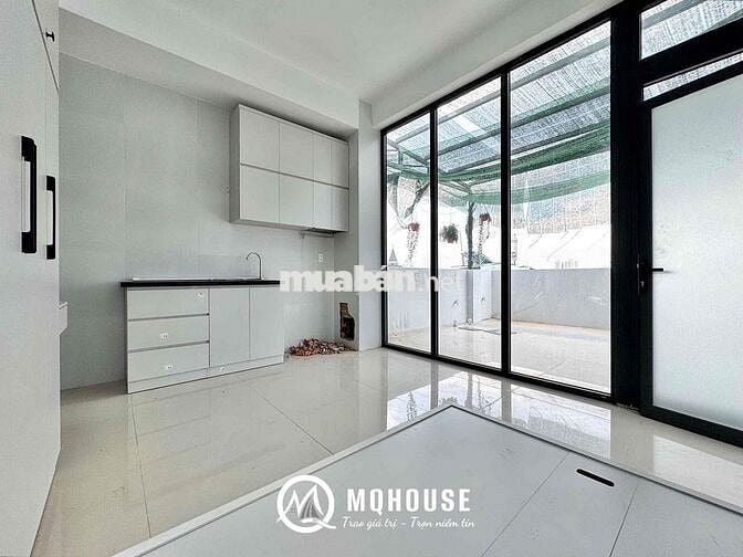 Penthouse sân thượng bự, full nội thất mới, ngay Đầm Sen, giáp Q11