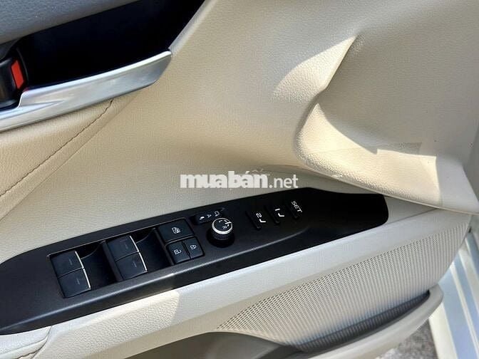Toyota Camry 2024 bản 2.5Q - 10,000 km siêu đẹp.