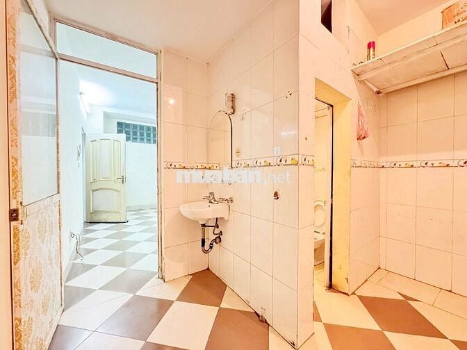 Cho thuê căn phòng số 16 phố Trần Hưng Đạo- Hoàn Kiếm