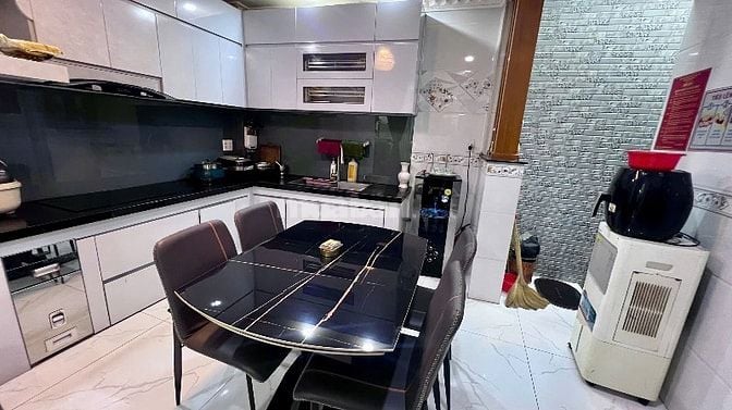 Nhà ĐẸP 4.5 tấm 5,2x10 hẻm 1 sẹc BẾN LỘI - Giá 5,8 tỉ