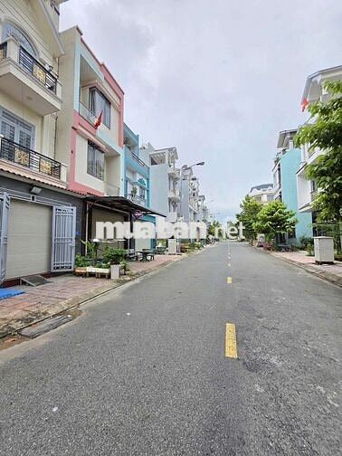 Bán 2 căn nhà khu dân cư phú hồng thịnh. Làng đại học QG + thủ đức