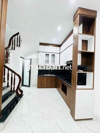 BÁN NHÀ 30M XÂY 5 TẦNG MỚI KÍNH KOONG - 3PN - PHỐ NGỌC THUỴ