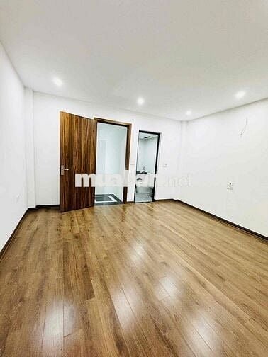 BÁN NHÀ 30M XÂY 5 TẦNG MỚI KÍNH KOONG - 3PN - PHỐ NGỌC THUỴ