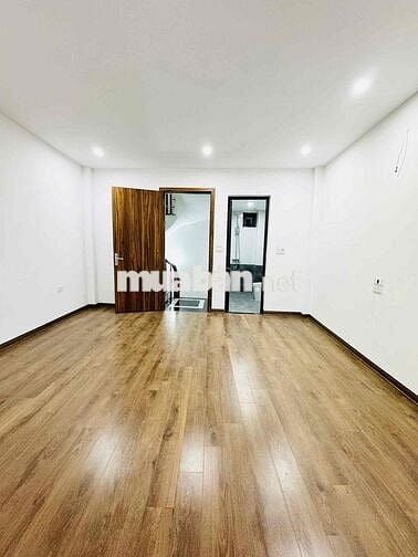 BÁN NHÀ 30M XÂY 5 TẦNG MỚI KÍNH KOONG - 3PN - PHỐ NGỌC THUỴ