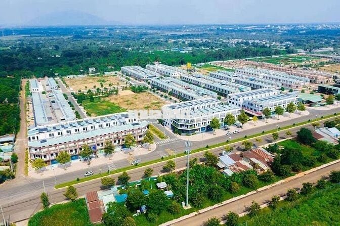 Bán mặt tiền nhựa Lê A DT150m² sổ riêng full thổ cư