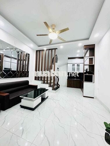 BÁN NHÀ 30M XÂY 5 TẦNG MỚI KÍNH KOONG - 3PN - PHỐ NGỌC THUỴ