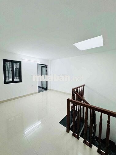 BÁN NHÀ 30M XÂY 5 TẦNG MỚI KÍNH KOONG - 3PN - PHỐ NGỌC THUỴ