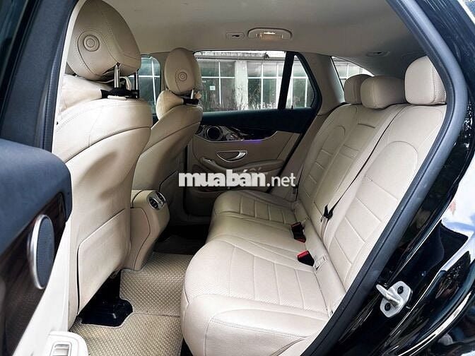 Mercedes Benz GLC200 2021