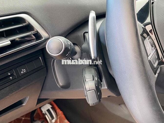Peugeot 3008 2024 Premium - 9300 km