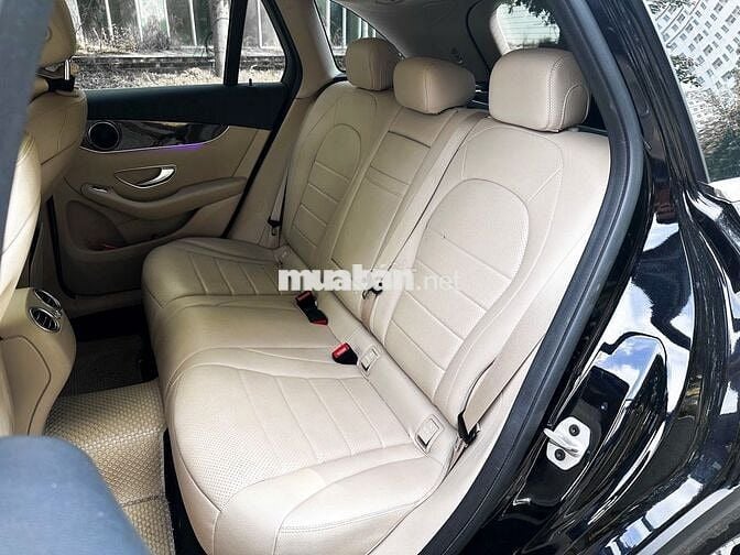 Mercedes Benz GLC200 2021