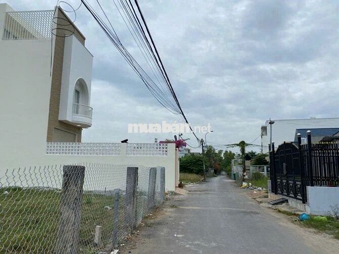 Chính chủ cần bán lô đất ngay chợ bình chánh,đường tập đoàn 8.Sổ Riêng