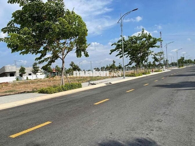 CẦN BÁN GẤP LÔ ĐẤT KẾ BÊN SÂN BAY LONG THÀNH