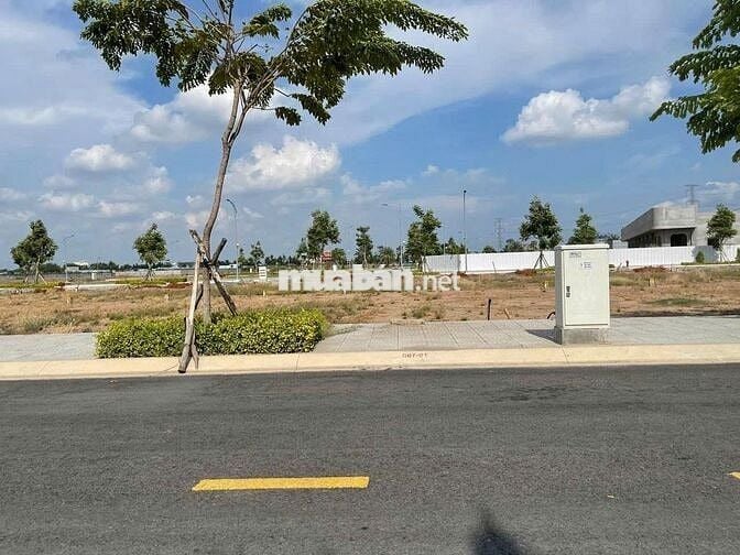 CẦN BÁN GẤP LÔ ĐẤT KẾ BÊN SÂN BAY LONG THÀNH