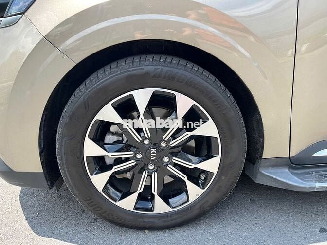 Kia Carnival 2021 2.2D Signature - 55500 km
