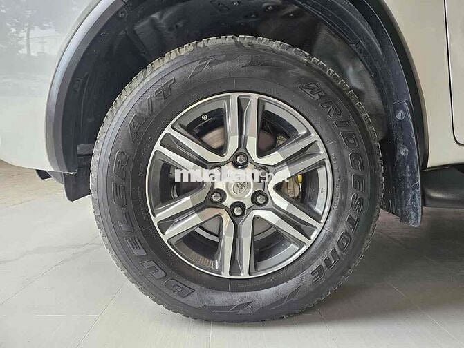 Toyota Fortuner 2.4AT 4X2 2024 Xe hãng bán