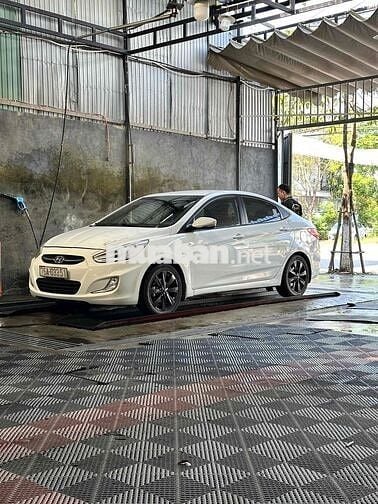 Hyundai Accent 2015 1.4 MT - 76000 km