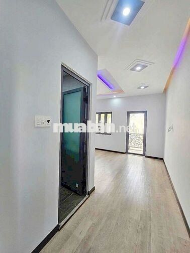 Bán Nhà 1 Trệt 3 Lầu Mới Đẹp - Có Hẻm Kỹ Thuật Bên Hông 2M