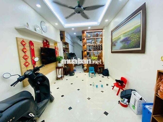 BÁN NHÀ ĐỊNH CÔNG MẶT NGÕ THÔNG KINH DOANH GẦN PHỐ DT: 32m2 *5 Tầng