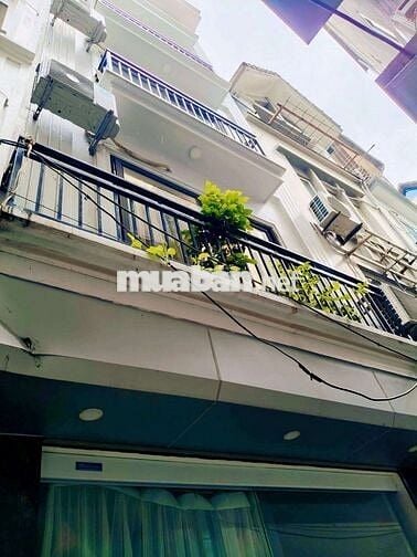 Sát cổng Trường CĐ CN Bách Khoa Mỹ Đình - 5 tầng/40m²/MT4m- DÂN XÂY